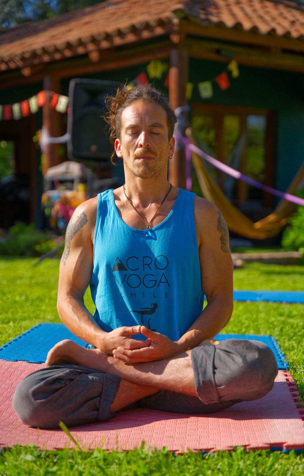 Germán Barrera, Yoga · Acroyoga · PLAY · Handstand en PLAY